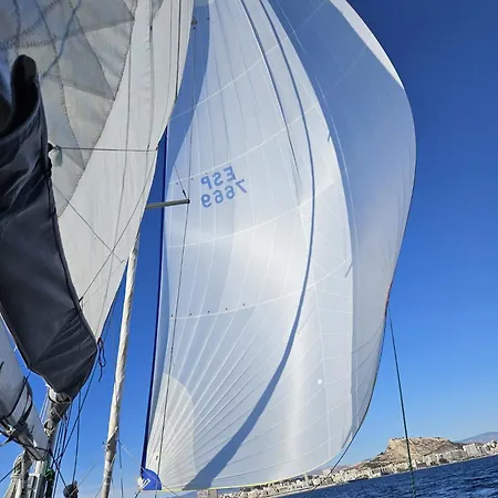 بوتيل Barco Eiroa En Centro, Real Club De Regatas *