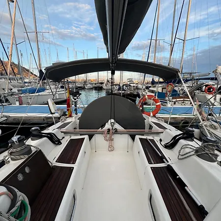 بوتيل Barco Eiroa En Centro, Real Club De Regatas لقنت