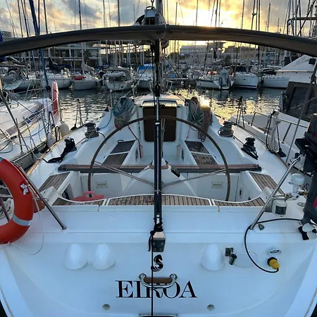 بوتيل Barco Eiroa En Centro, Real Club De Regatas *