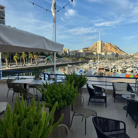 بوتيل Barco Eiroa En Centro, Real Club De Regatas لقنت