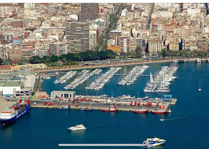 Botel Barco Eiroa En Alicante, Real Club De Regatas *